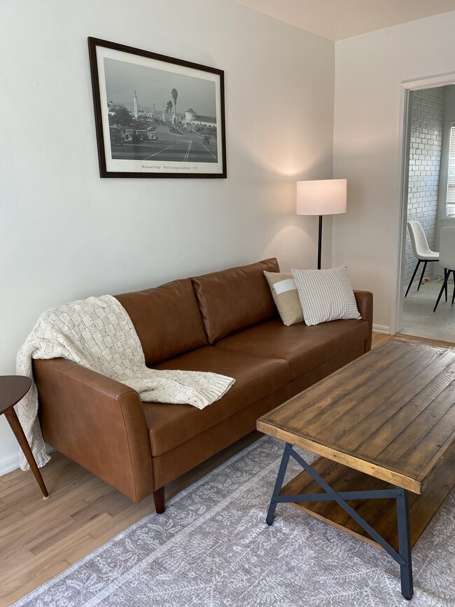 Building Photo - 14526 Dickens St Unit 14530.5