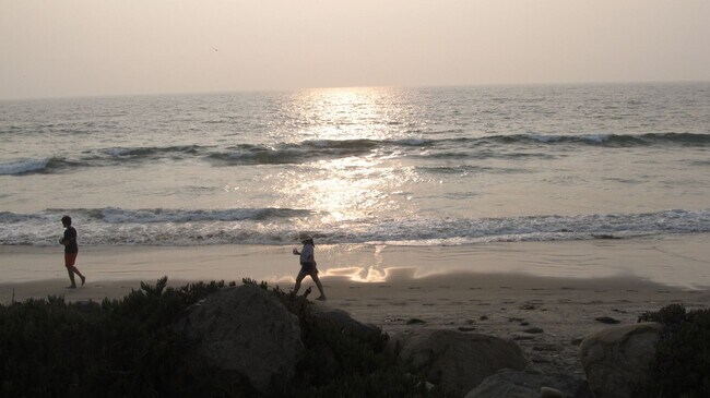 Photo - FOR SALE/ OCEAN FRONT/ $825K