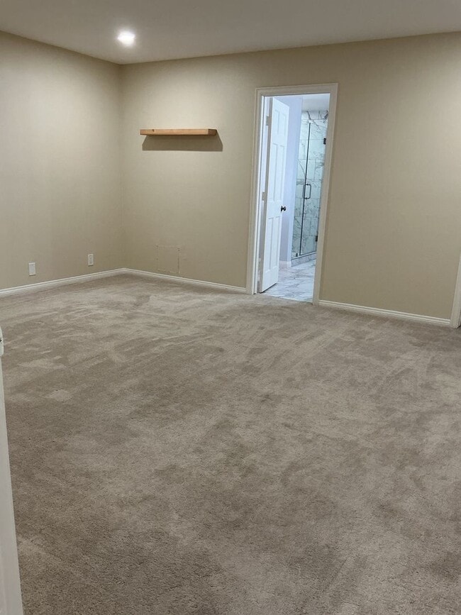 Photo - Los Caballeros #001 Unit 1B