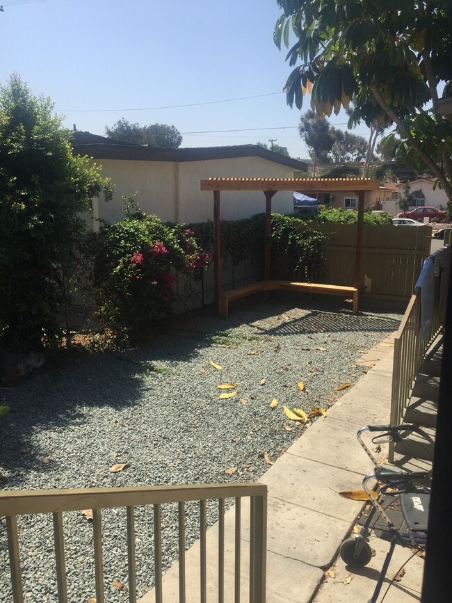 Building Photo - 3742-3748 Unit 3744