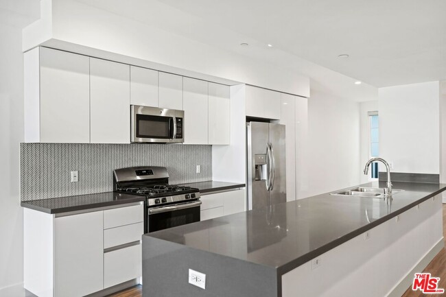 Photo - 11847 Kiowa Ave Unit ph4