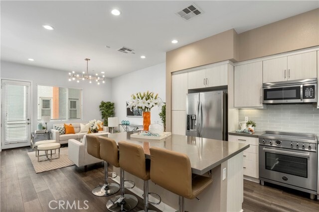 Building Photo - 231 Elm Ave