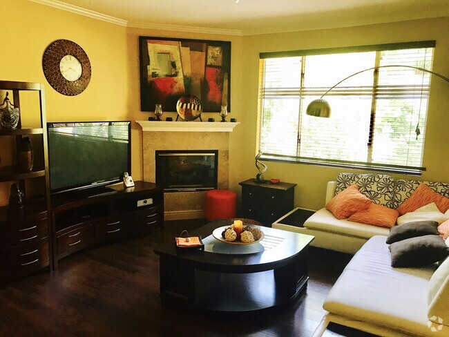 Building Photo - FURNISHED 1 bed/ 1 bath updated home in A...