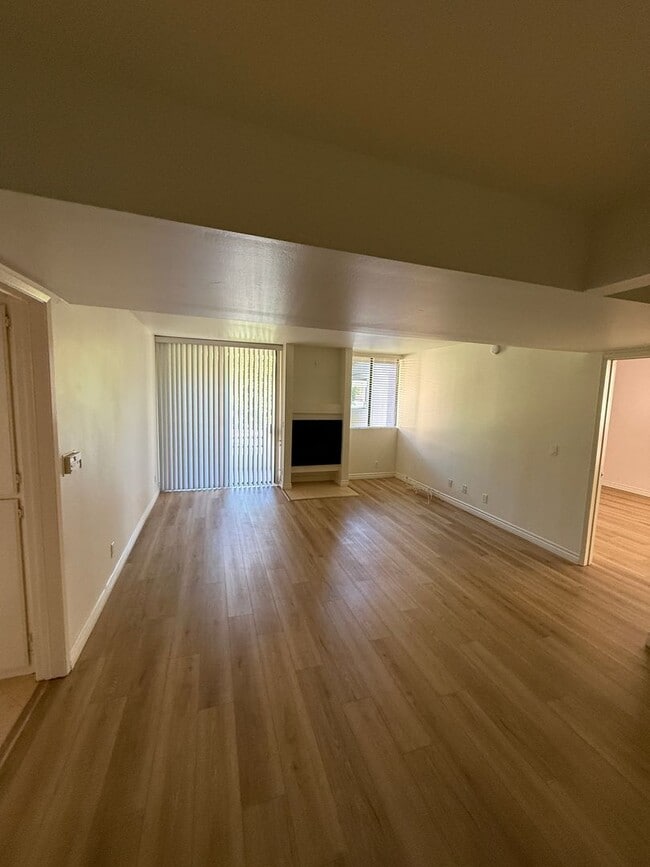 Photo - Spacious 2 Bedroom, 2 Bathroom, Canoga Par...
