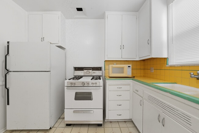 Photo - 1623 S Sycamore Ave Unit 2