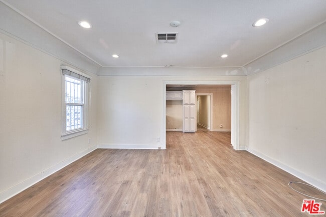 Building Photo - 942 S Lucerne Blvd