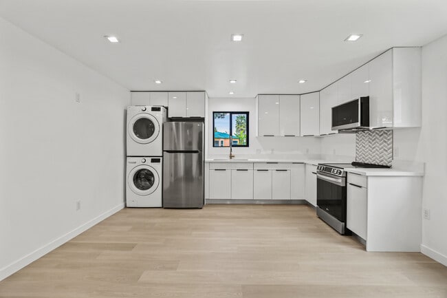 Photo - 2422 Meadowvale Ave Unit 04