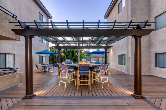 Photo - Club Riverside Apartments