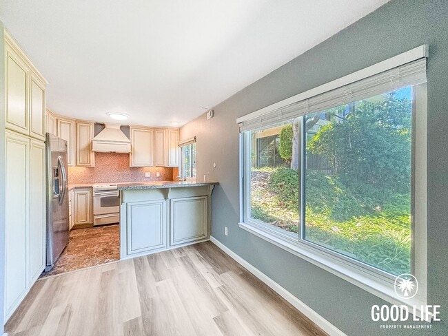 Photo - SD: Spacious 2BD/2BA Condo in Hillcrest with Private Balcony, Community Pool & Tennis Court