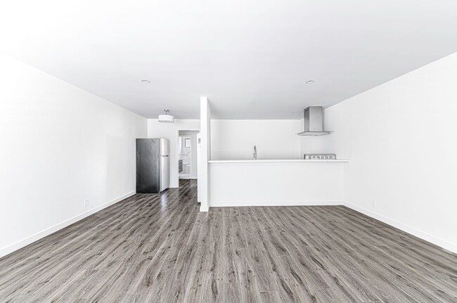 Building Photo - 5005 August St