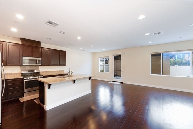 Photo - Beautifully Maintained 3 Bed, 2.5 Bath Home in Prime RiverPark Location