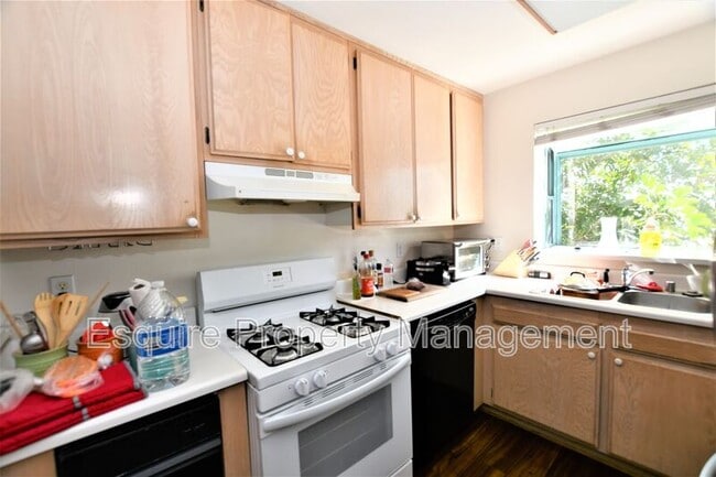 Photo - 807 S B St