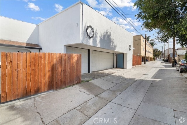 Building Photo - 6342 Pickering Ave Rental