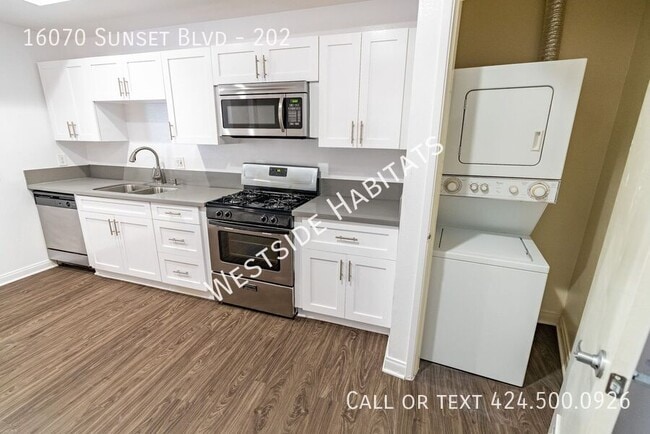 Building Photo - 16070 W Sunset Blvd Unit 202 Rental