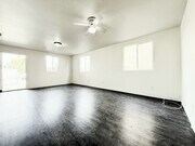 Photo - 1440 E 42nd St