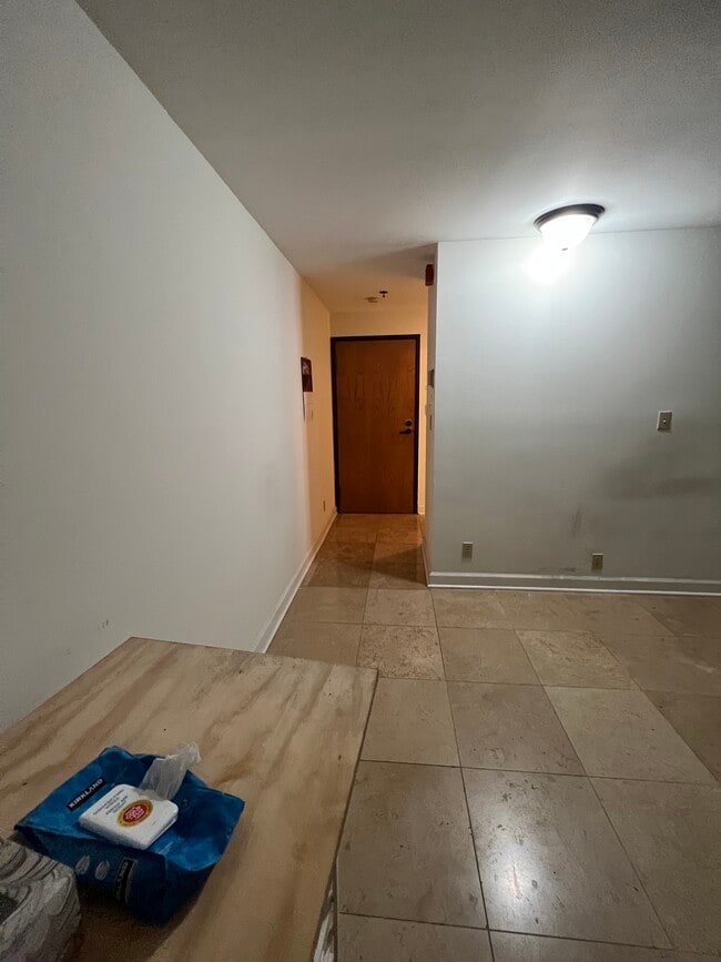 Building Photo - 10660 WILSHIRE Unit 105 Rental