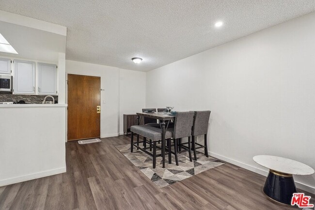 Photo - 22100 Burbank Blvd Unit 260G