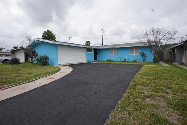 Cozy 4 Bedroom 2 Bathroom House in Glendora - Cozy 4 Bedroom 2 Bathroom House in Glendora