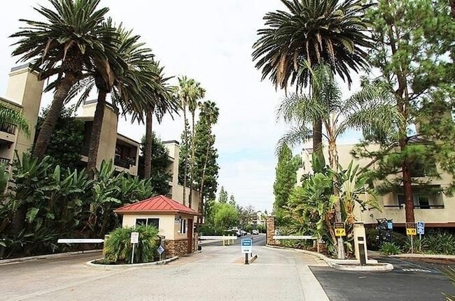 Photo - 5540 Owensmouth Ave Unit 220