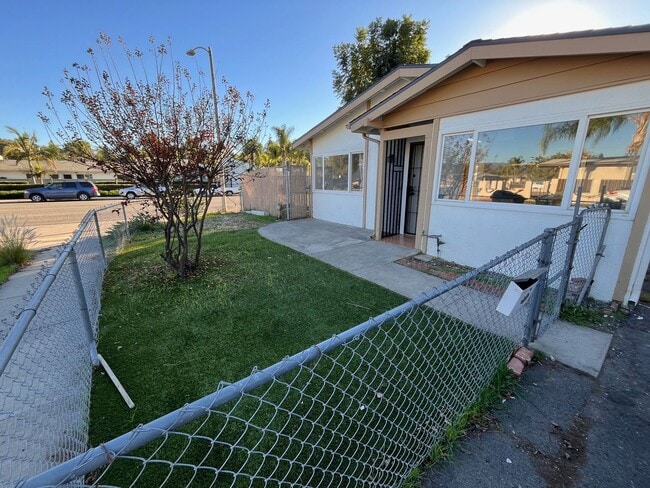 Building Photo - Fully Renovated Home with Large Extra Livingroom and Large Backyard