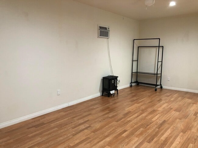 Photo - 3219 Gleason Ave