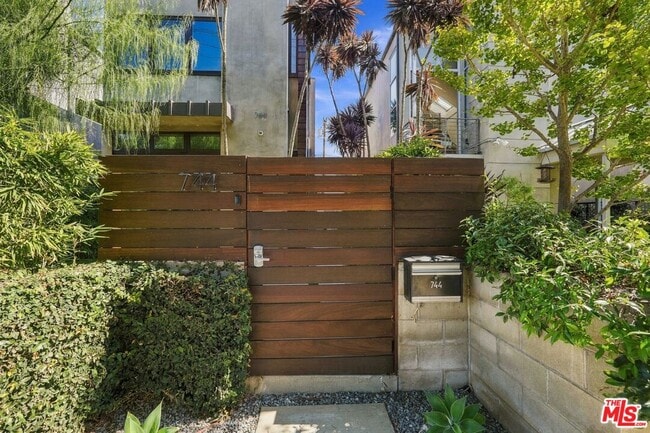 Photo - 744 Marine St