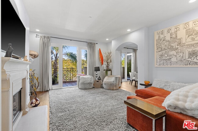 Photo - 137 S Spalding Dr Unit 304