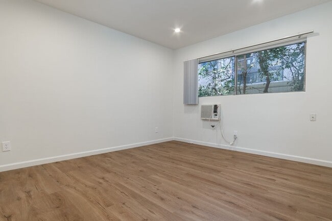 Photo - 4653 Fulton Ave Unit 2