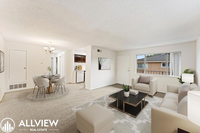 Building Photo - Charming 2-Bedroom Home Steps from Los Rios District