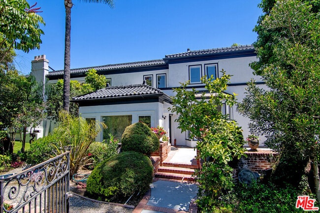 Photo - 508 N Canon Dr