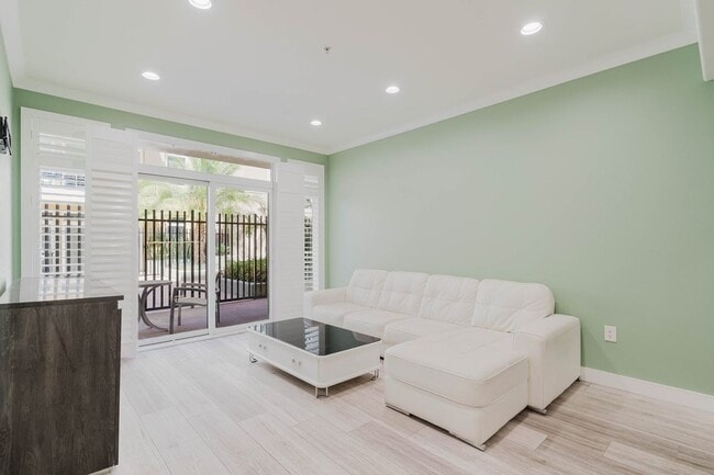 Building Photo - 250 N 1st St