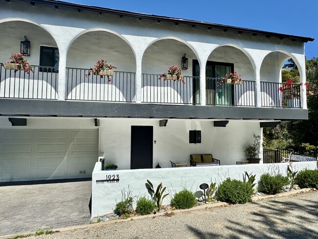 Photo - 1923 Sunset Plaza Dr House