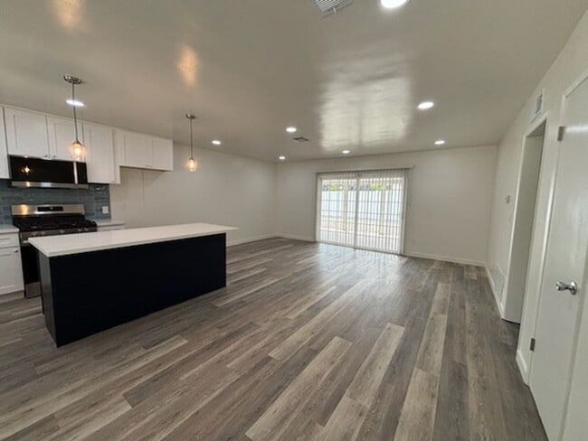 Photo - 5704 Wisteria Dr