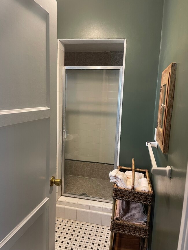 Bathroom - 8140 Blackburn Ave Unit 0