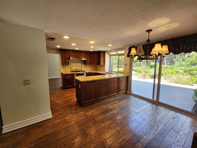Photo - 4 Bedroom House in Scripps Ranch South Of Pomerado(Crown Pointe)