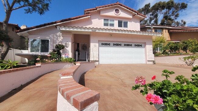 Building Photo - 4 bedrooms and 2.5 bathrooms House in Ranc...