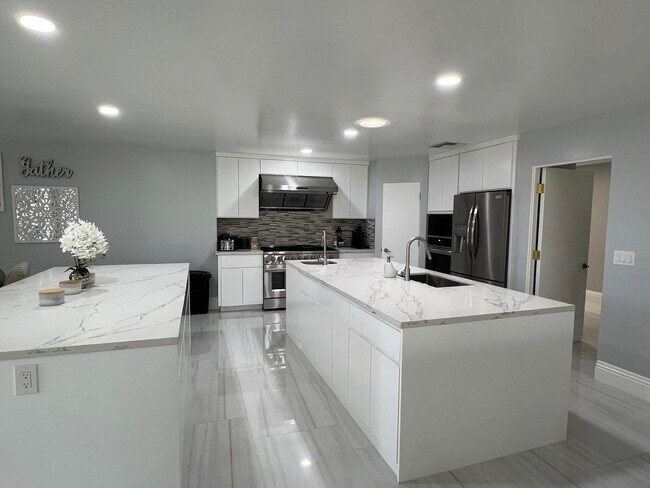 Photo - 1 Hamlet Ct
