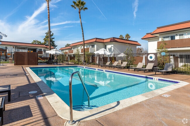 Pool - Villa Del Mar Apartments