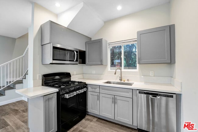 Photo - 12159 Hart St