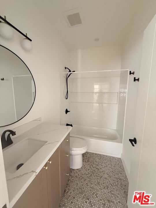 Photo - 6626 Woodlake Ave