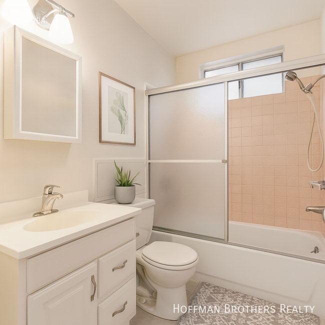 Photo - 5709 Willowcrest Ave Unit A