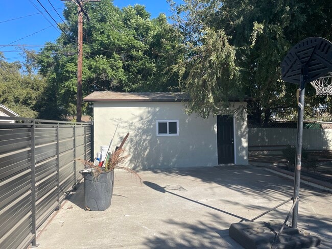 Photo - 251 W Arrow Hwy