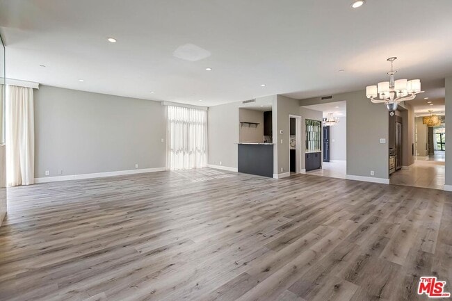 Photo - 323 N Palm Dr Unit 3