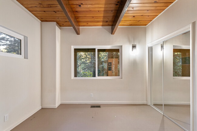 Photo - 753 Oakmont Ln