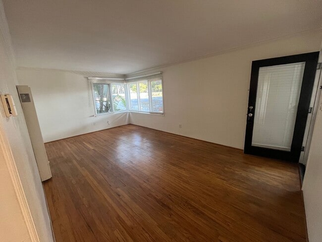 Building Photo - Renovated 1BR Steps to Windansea Beach Unit 354 Palomar Ave.