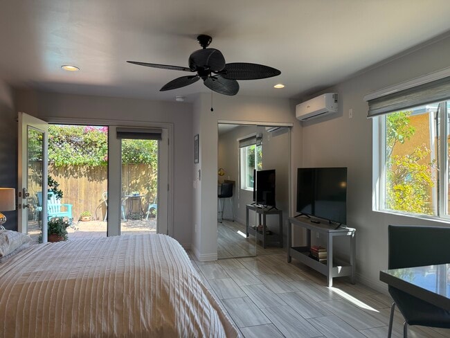 Building Photo - 2229 S Burnside Ave Unit 1