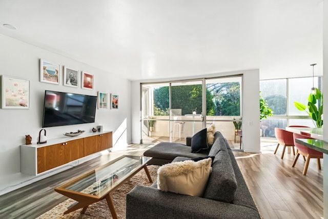 Photo - 1015 Kings Rd