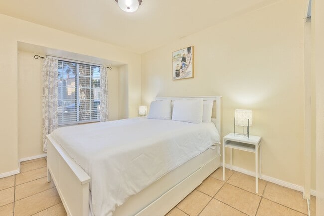 Photo - 9-MONTH FURNISHED WINTER RENTAL MID SEPT 2026 THROUGH MID JUNE 2027 **3-car parking**