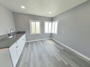 Kitchen - 1119 N Mayfield Ave Apartments Unit 1119