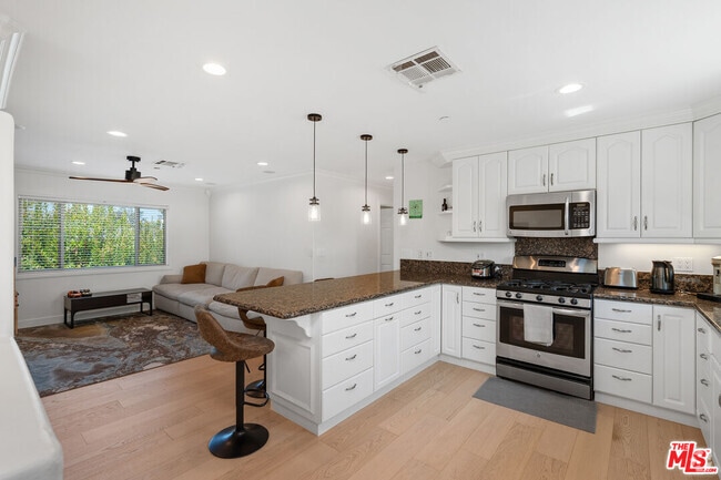 Building Photo - 4038 Rosabell St Rental